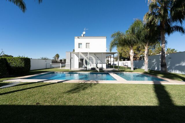 Casa de luxe de 400 m2 amb piscina i vistes en venda a Pobla de Vallbona, la