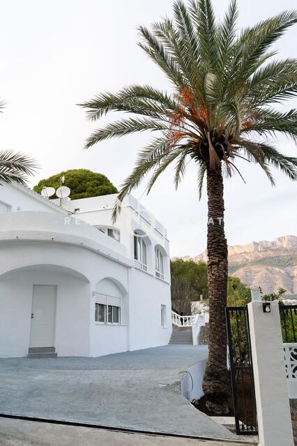 Casa de 200 m2 amb piscina i vistes en venda a Zona l'Olla, Altea