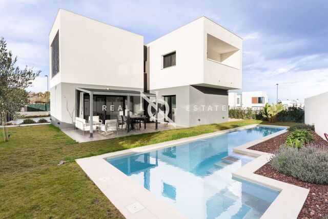 Casa de 340 m2 amb piscina i vistes en venda a Torrent