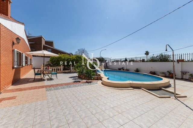 Casa de 363 m2 amb piscina i vistes en venda a Bétera