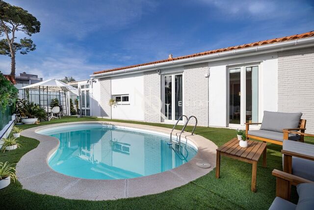 Casa amb piscina i vistes en venda a Torrent