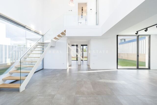 Casa de luxe de 190 m2 amb piscina i vistes en lloguer a Bétera