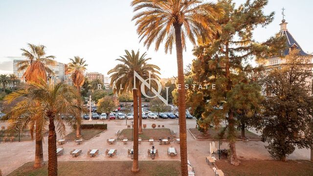 Pis de luxe de 185 m2 amb vistes i terrassa en lloguer a Exposició, València