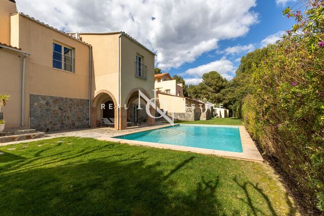 Casa de luxe de 1441 m2 amb piscina i vistes en venda a Náquera