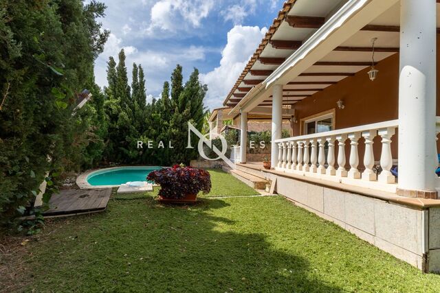 Casa de 455 m2 amb piscina i vistes en venda a Puçol