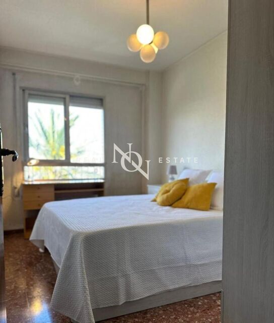 123 sqm flat with terrace for rent in València