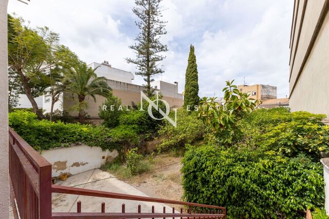 Chalet adosado con jardín en Godella