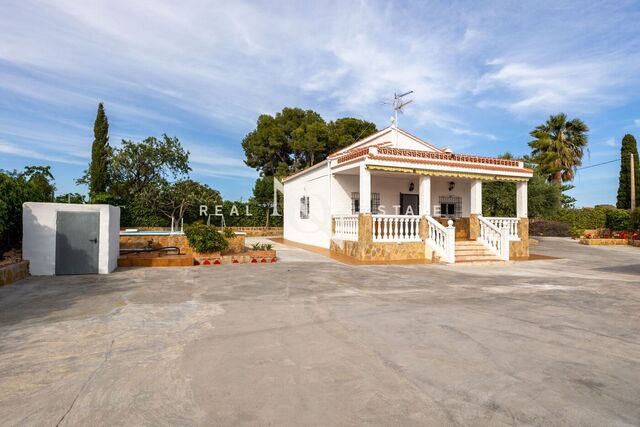 123 sqm house with pool and views for sale in Náquera