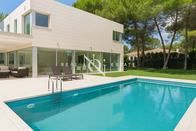 Chalet independiente con piscina en alquiler en El Bosque.