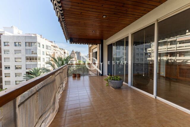 Appartement de 251 m2 avec vues et terrasse à vendre à Jaume Roig, València
