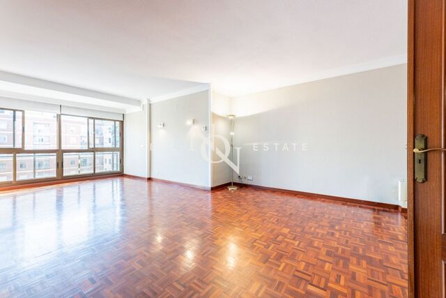 150 sqm flat with views and terrace for sale in Exposició, València