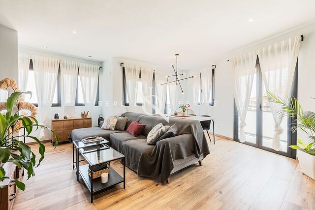 140 sqm flat with pool, views and terrace for rent in Torrent